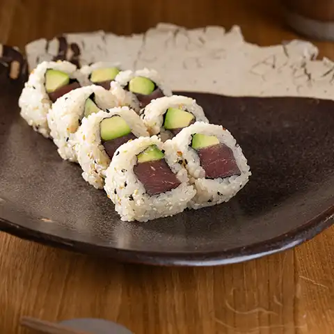 AKAMI AVOCADO ROLL