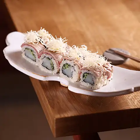 SUZUKI MAGURO ROLL Restauracja Domo
